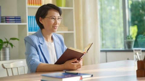 93. Je kunt je plicht alleen goed uitvoeren wanneer je die niet langer plichtmatig doet